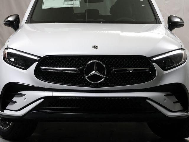 New 2026 MANUFAKTUR Moonlight White Metallic Mercedes-Benz GLC 300 image 6
