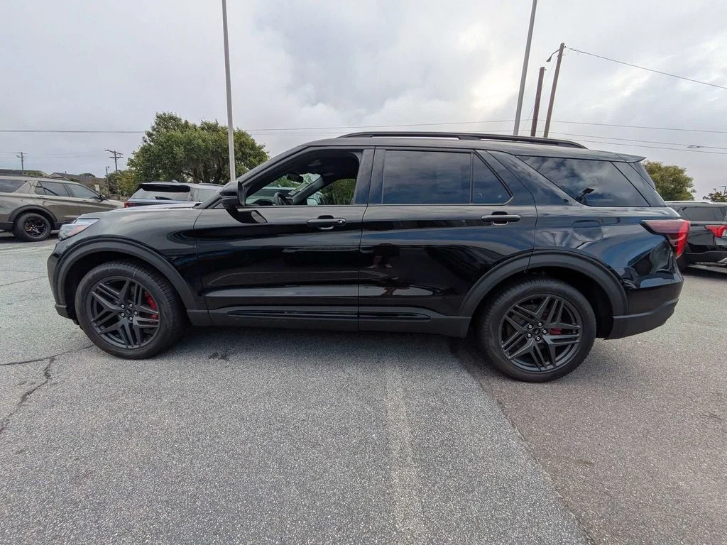 New 2026 Agate Black Metallic Ford ST image 7