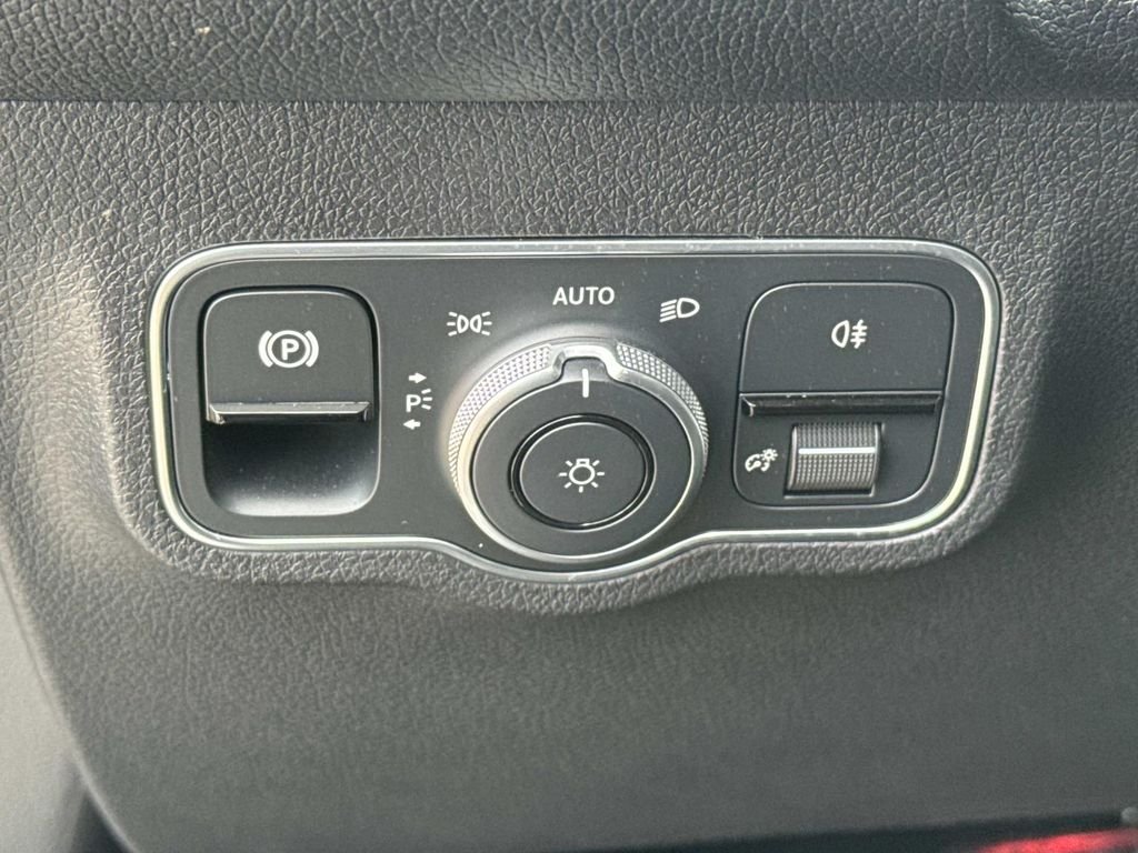Certified Used 2025 Black Mercedes-Benz GLB 250 image 21