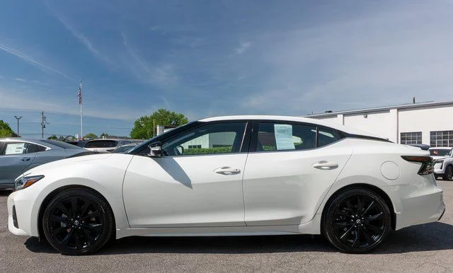 Certified Used 2023 White Nissan SR image 10
