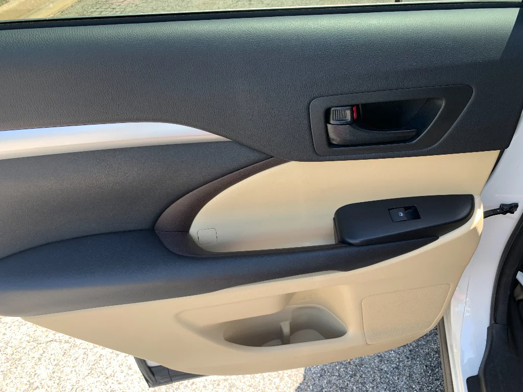 Used 2017 Blizzard Pearl Toyota LE Plus image 21