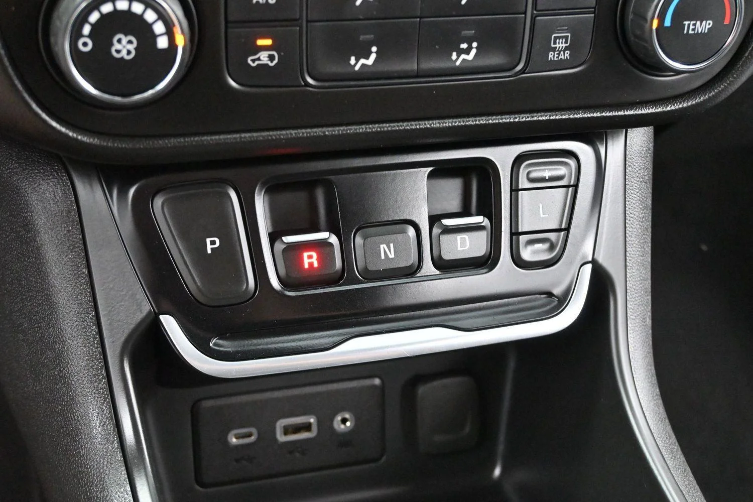 Used 2021 Quicksilver Metallic GMC SLE image 24