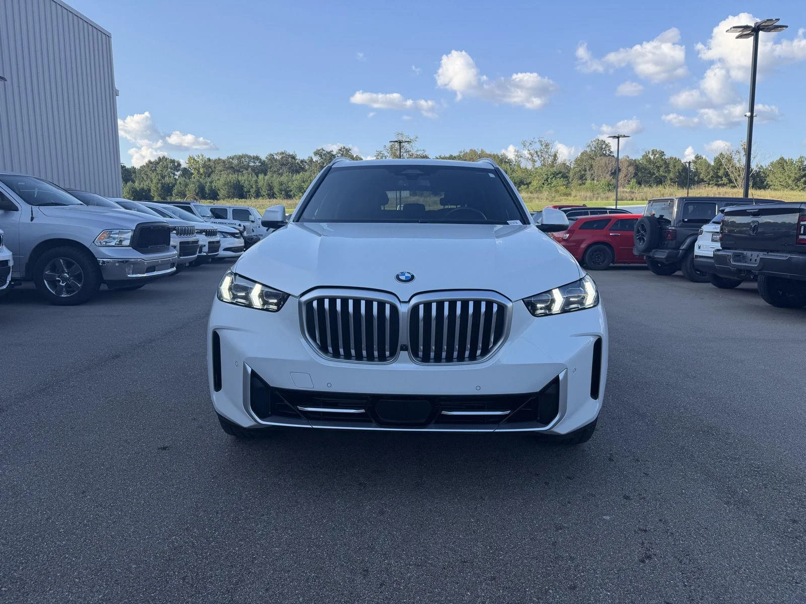Used 2024 Mineral White Metallic BMW xDrive40i image 2