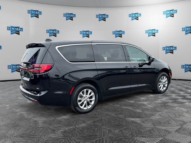 Used 2025 Black Chrysler Select image 6
