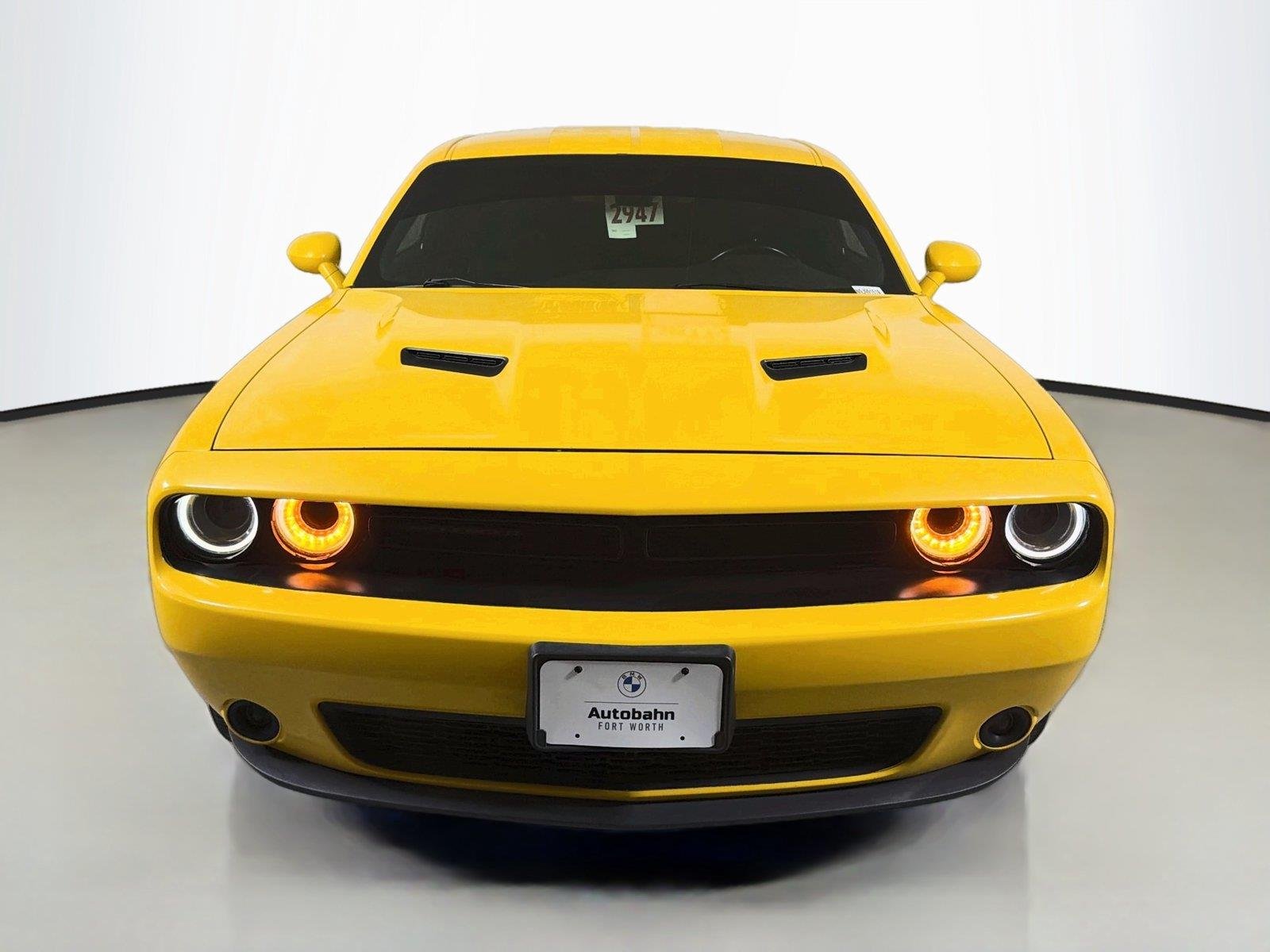 Used 2018 Pitch Black Clearcoat Dodge SXT image 2