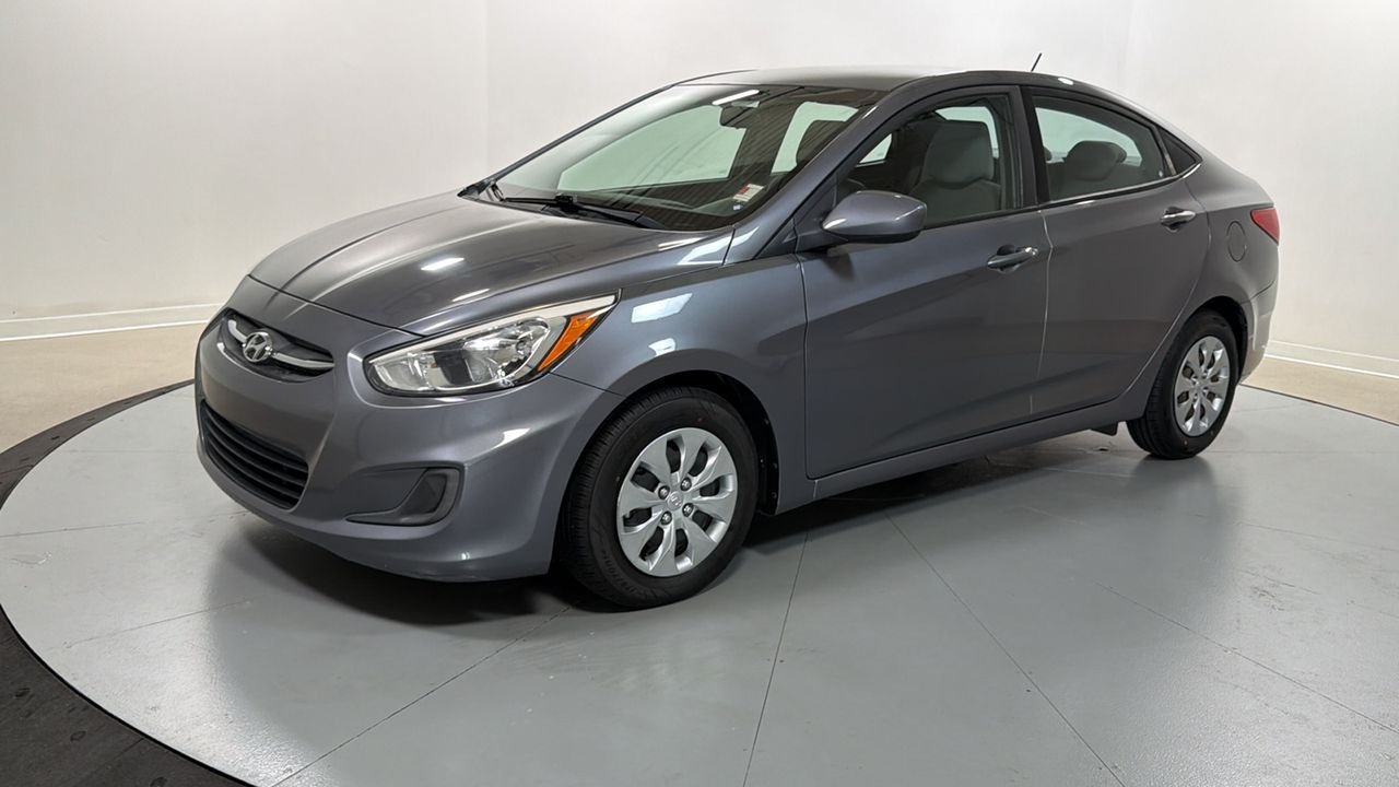 Used 2017 Gray Hyundai SE image 1
