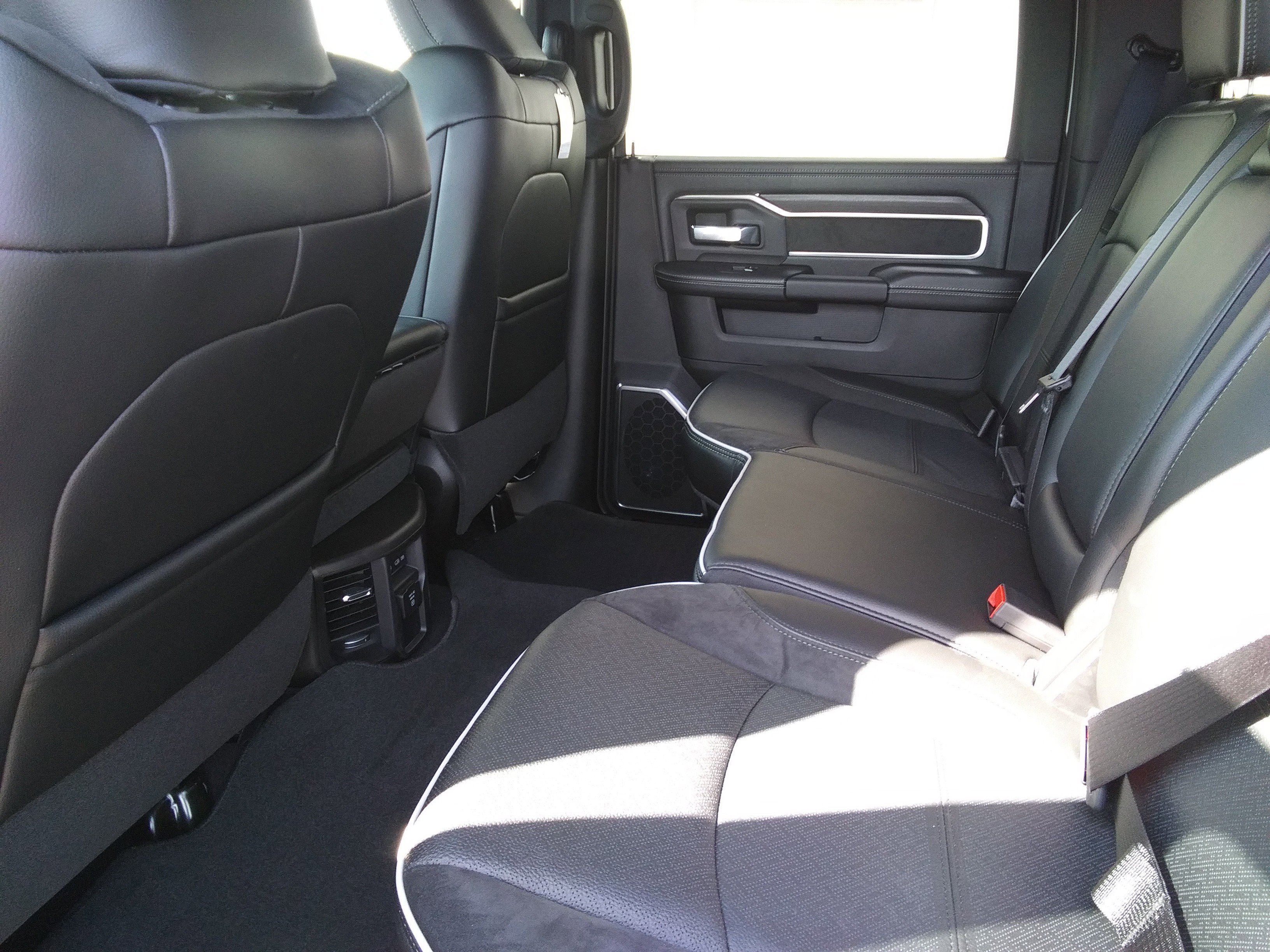 2026 RAM 2500 Laramie - Photo 9