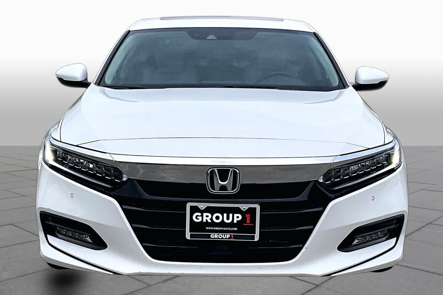Used 2018 Platinum White Pearl Honda Touring 1.5T image 4
