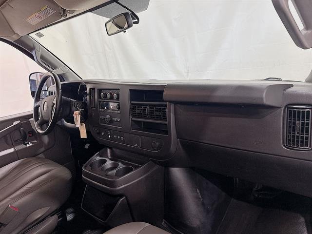 2021 GMC Savana Cargo Work Van - Photo 24