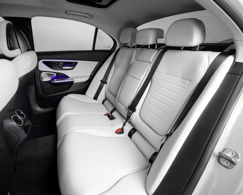 New 2026 MANUFAKTUR Alpine Grey Mercedes-Benz C 300 image 9