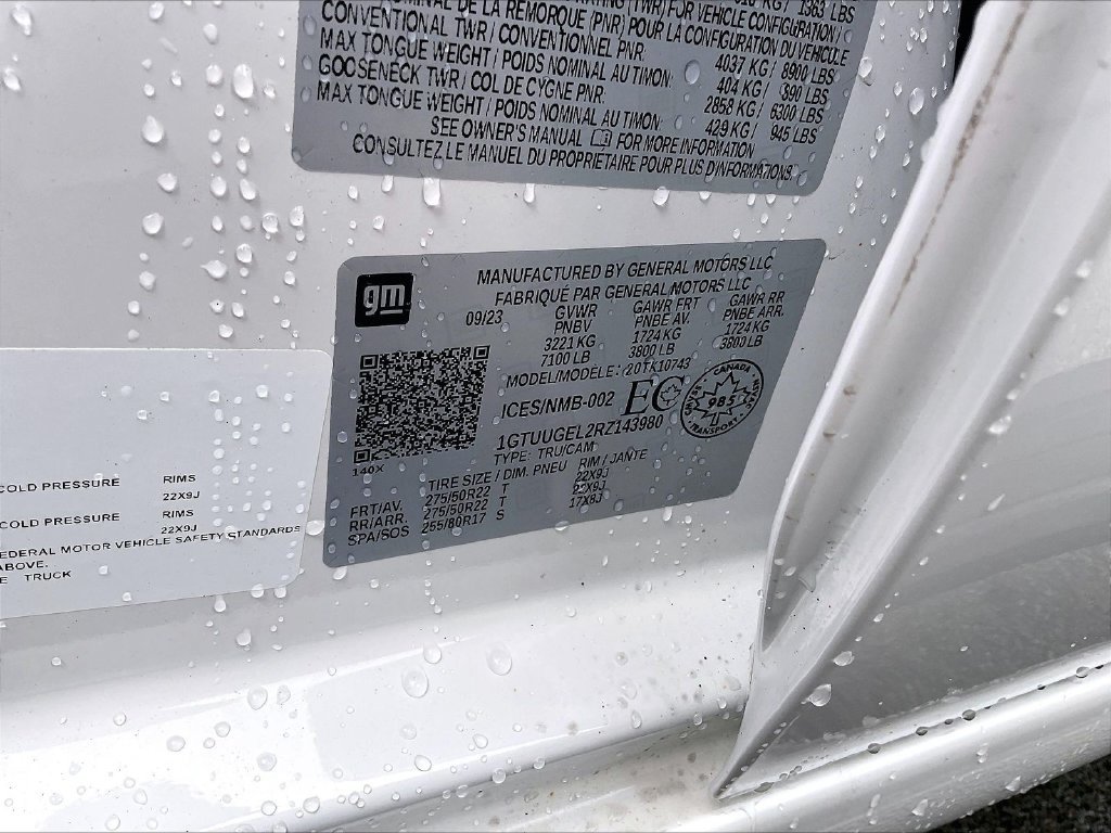 Used 2024 White Frost GMC Denali image 33