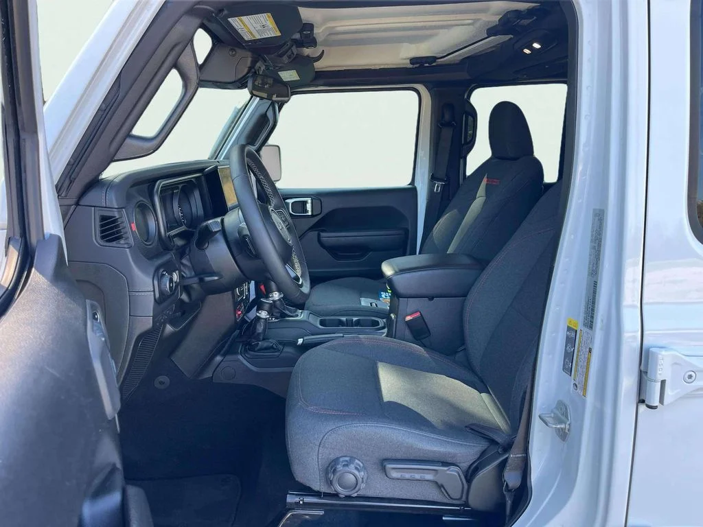 Used 2025 Bright White Clearcoat Jeep Rubicon image 21