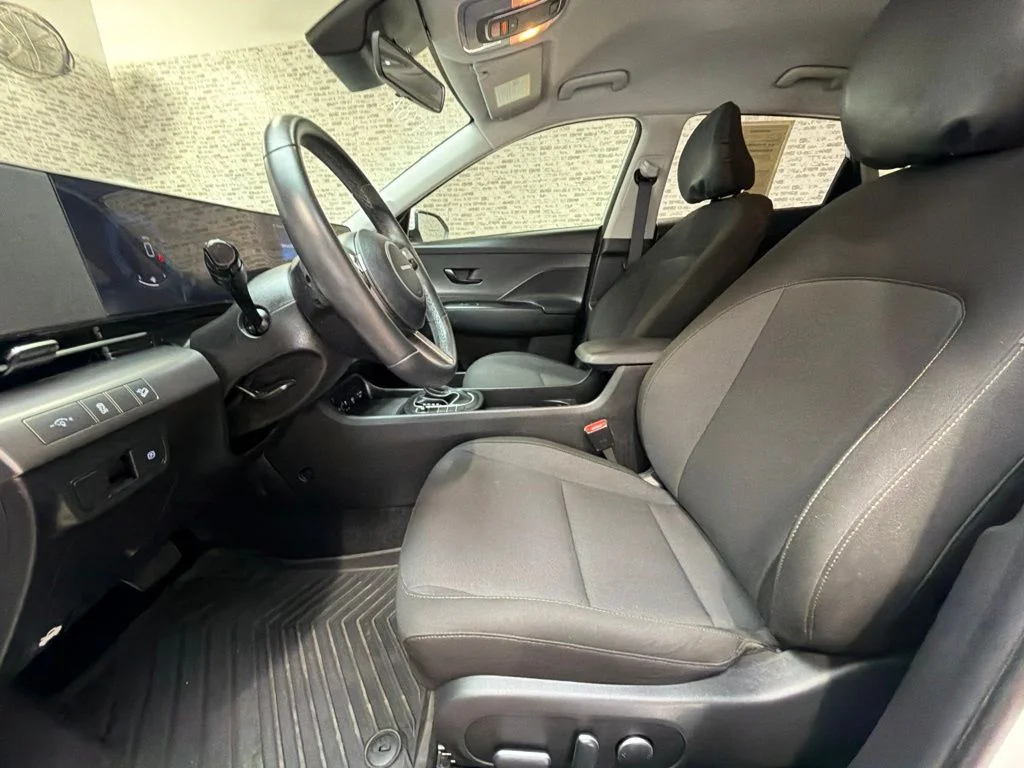 Used 2025 Atlas White Hyundai SEL image 24