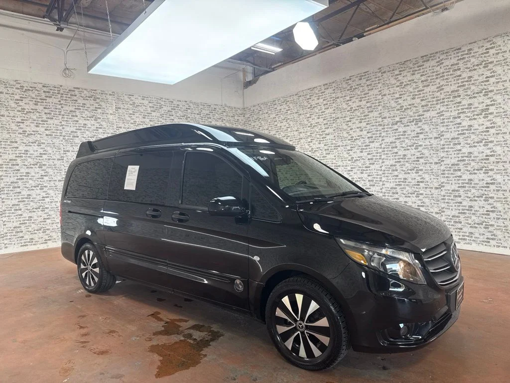 Used 2022  Mercedes-Benz Passenger image 1