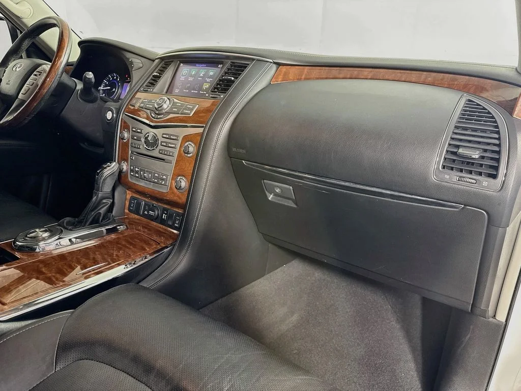Used 2018 White INFINITI  image 39