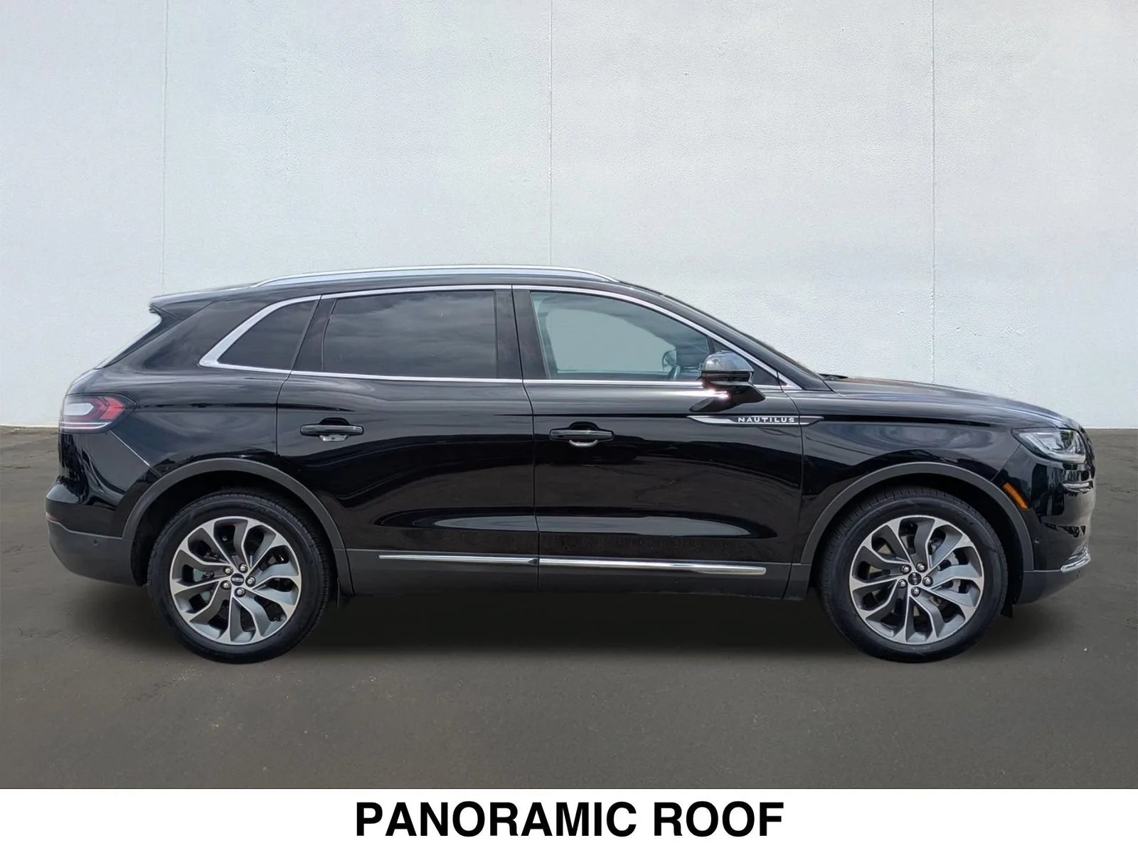 Used 2023 Black Lincoln Reserve image 6