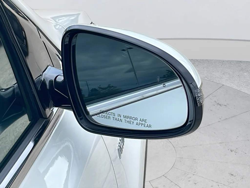 Used 2022 White Kia LX image 42