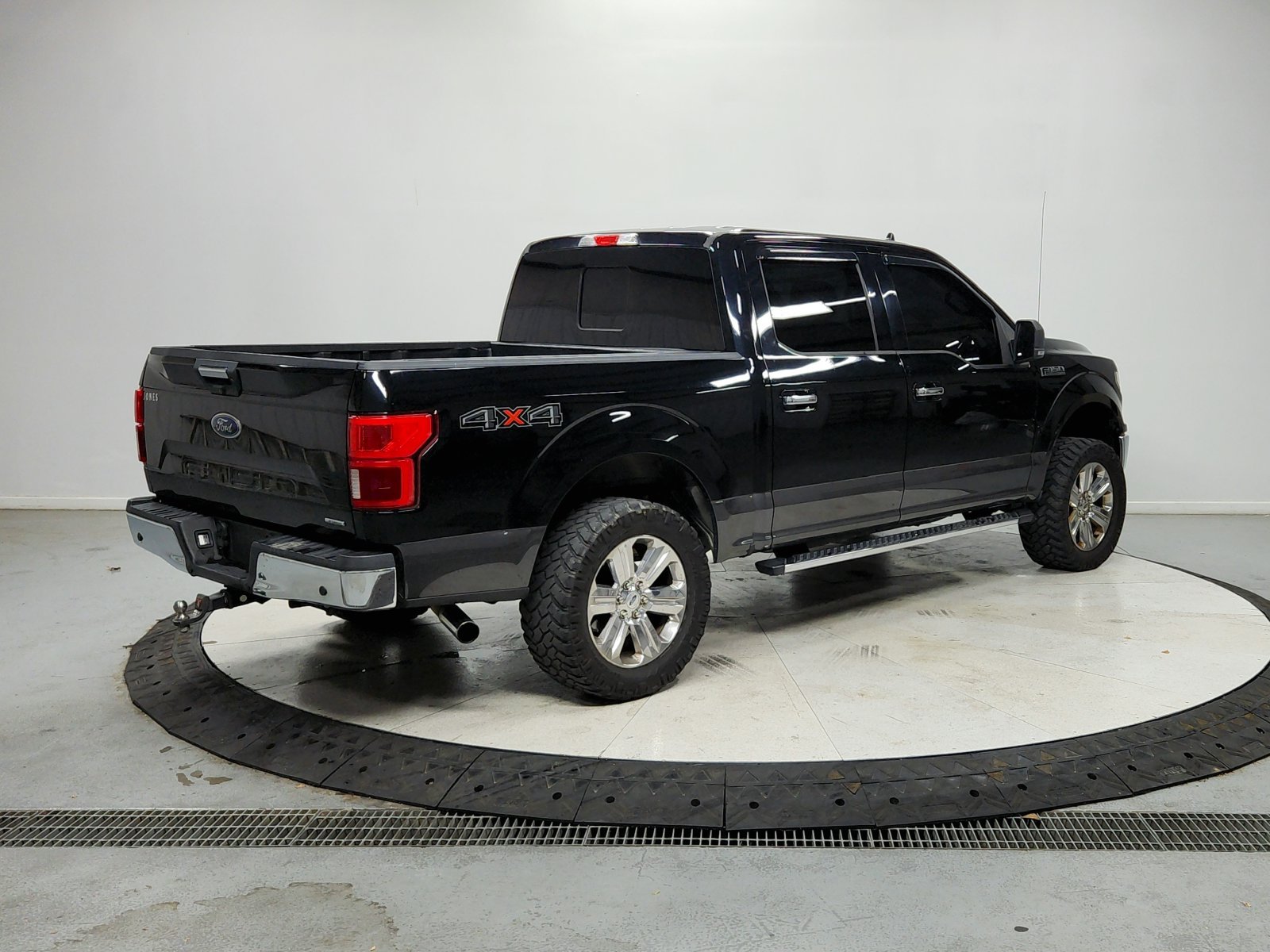 Used 2018 Black Ford XLT image 8