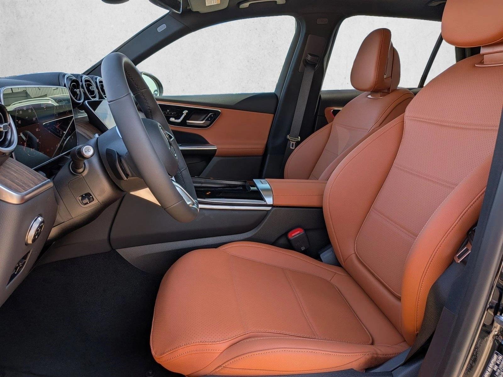 New 2026 Black Mercedes-Benz GLC300 image 4