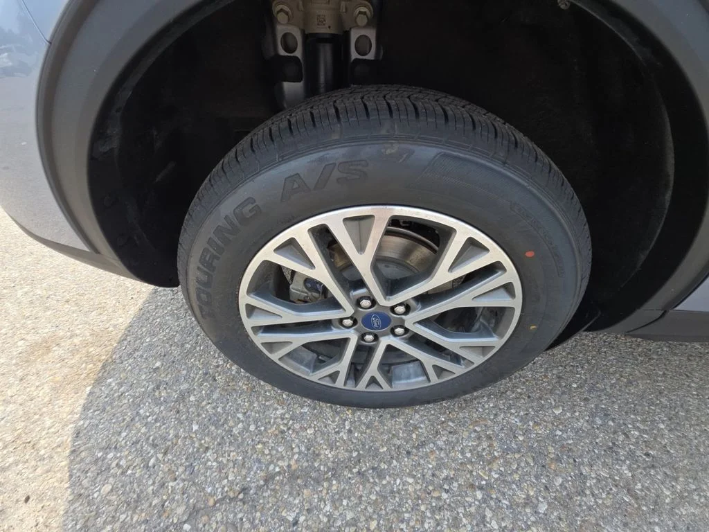 Used 2022 Blue Ford SEL image 28