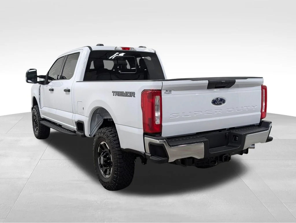 New 2026 Oxford White Ford F-250® XLT image 26