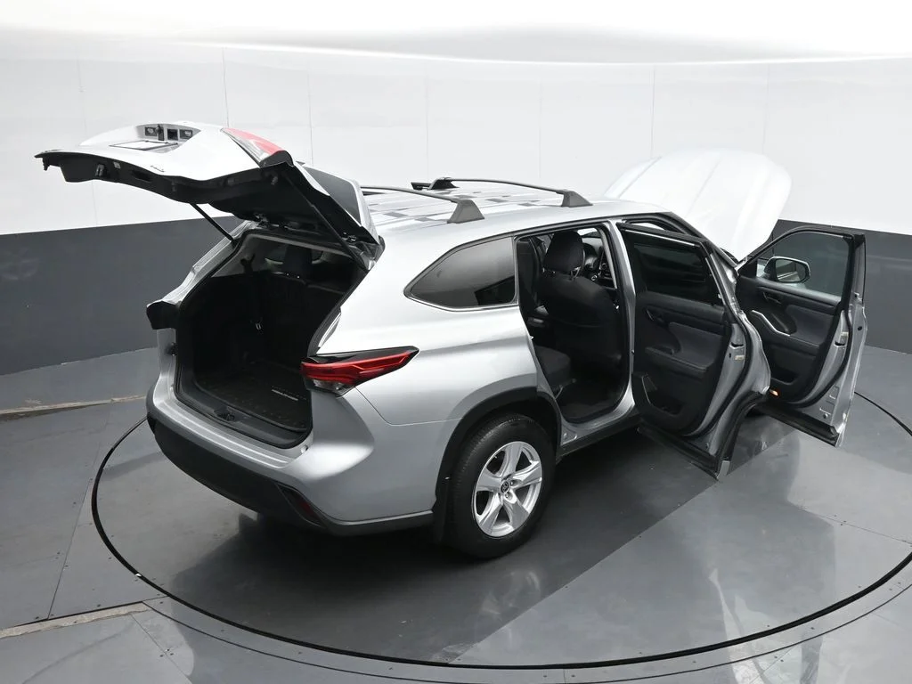 Used 2022 Silver Toyota L image 41