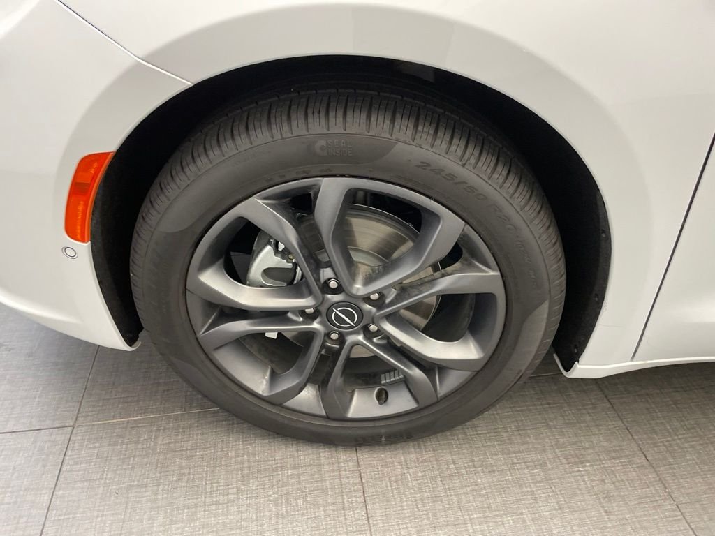 New 2026 Bright White Clear-Coat Exterior Paint Chrysler Select image 8
