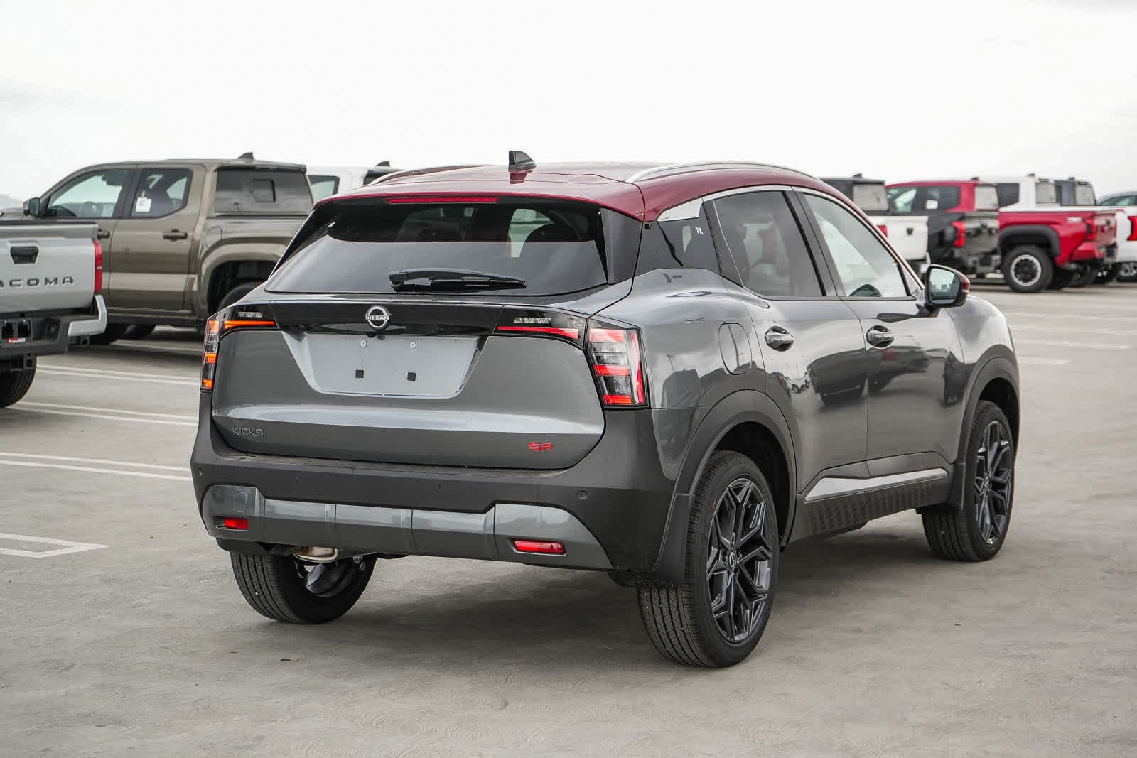New 2026 Gun Metallic / Scarlet Ember Tintcoat Two-tone Nissan SR image 6
