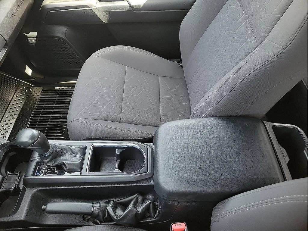 Used 2018 Gray Toyota SR image 20