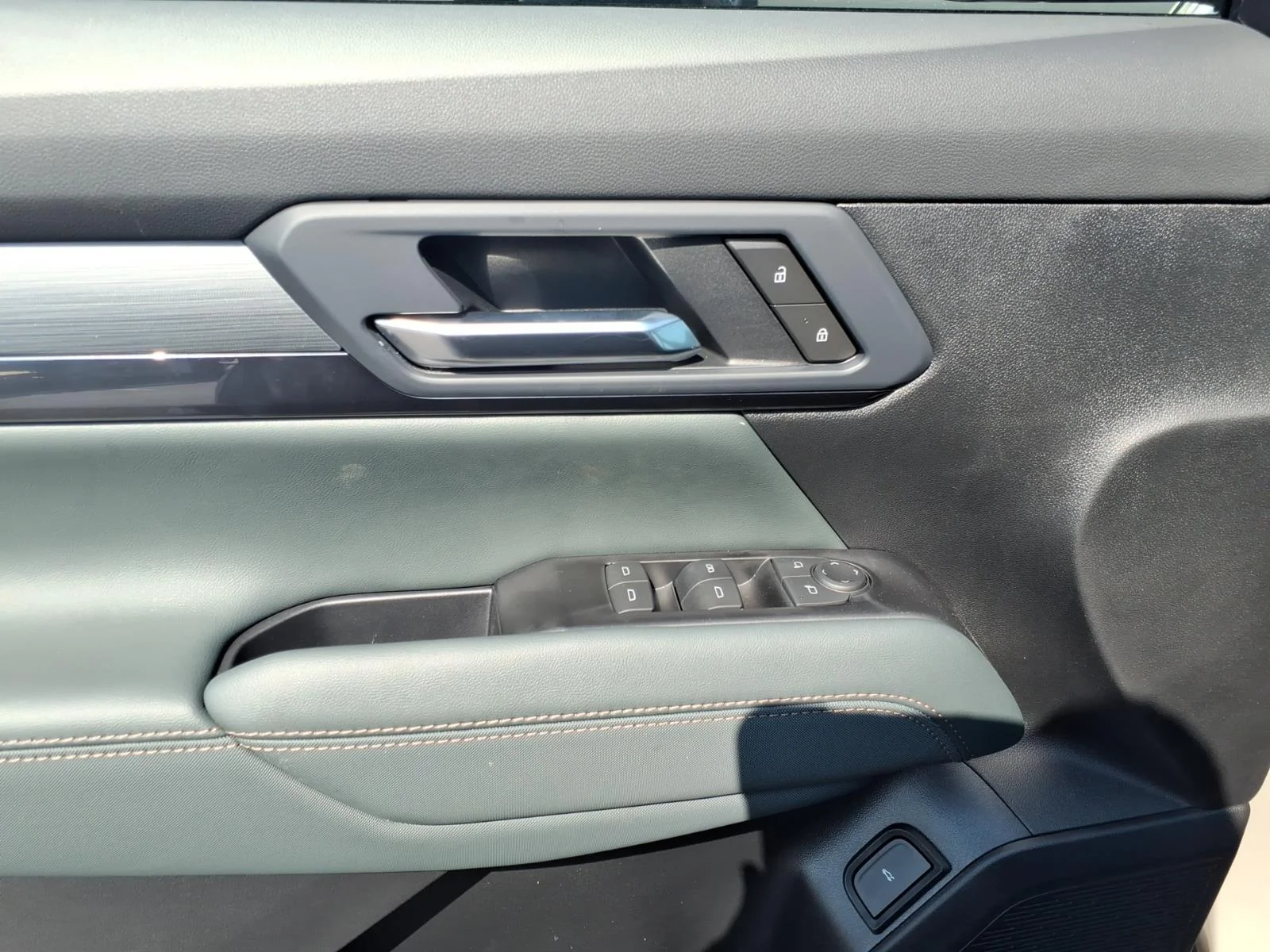2027 GMC Terrain AT4 - Photo 13