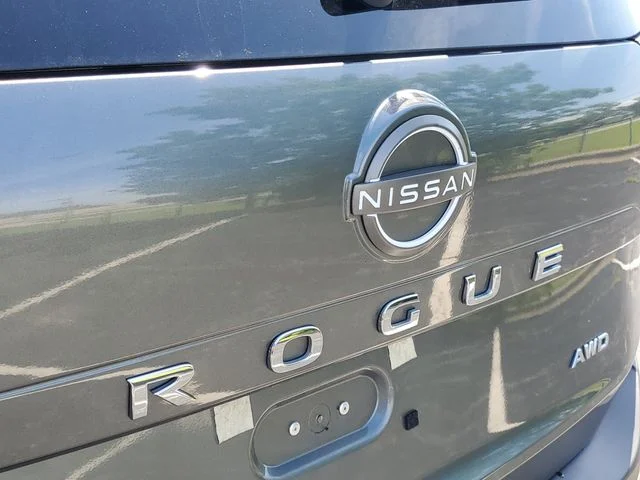 Used 2023 Gray Nissan S image 5