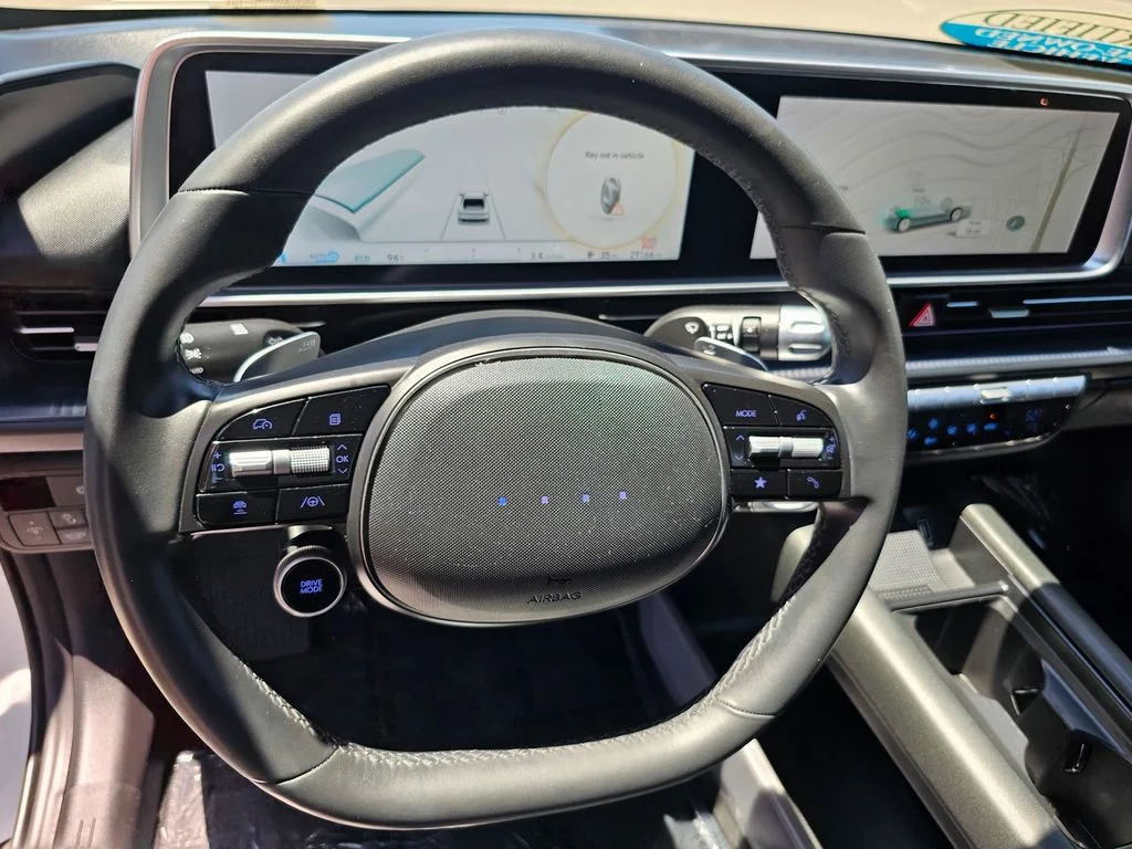 Used 2023 White Hyundai SEL image 26