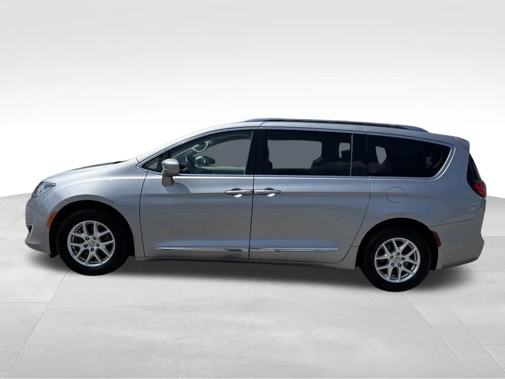 Used 2020 Silver Chrysler Touring L image 2
