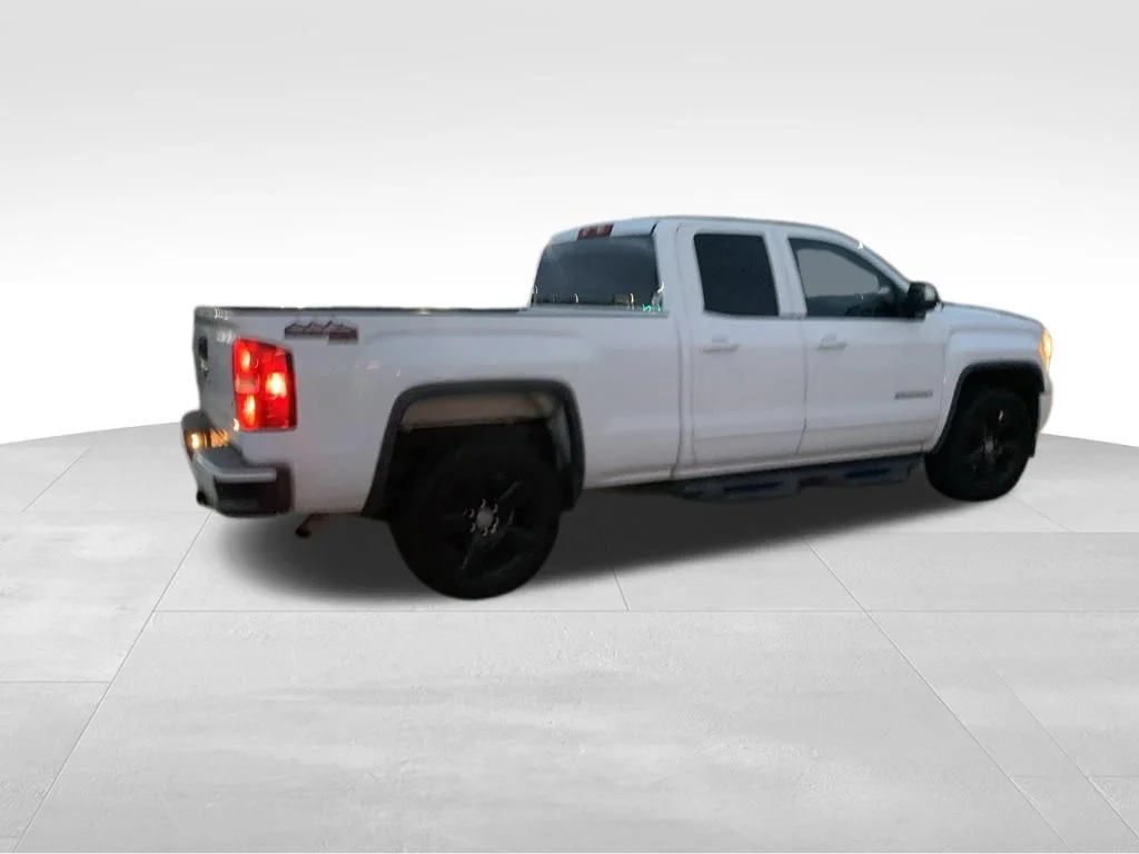Used 2015 White GMC Base image 14
