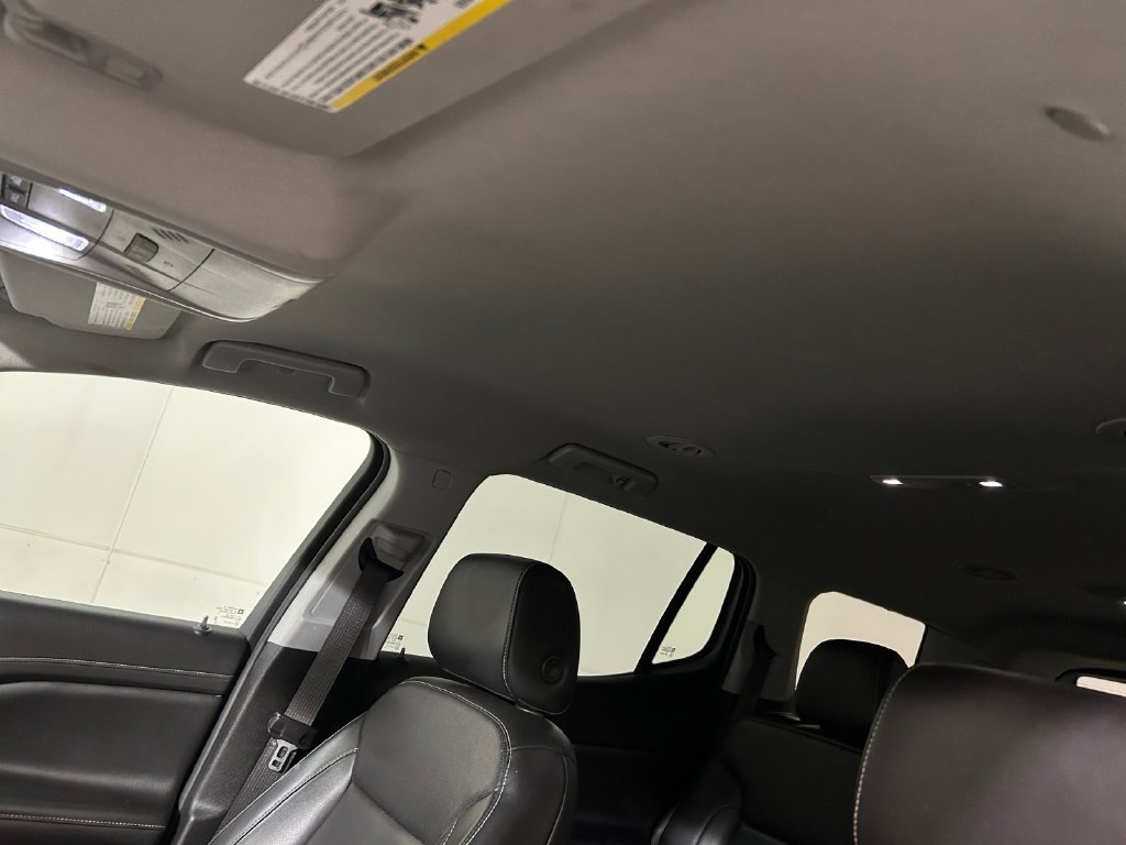 Used 2023 White GMC SLT image 23