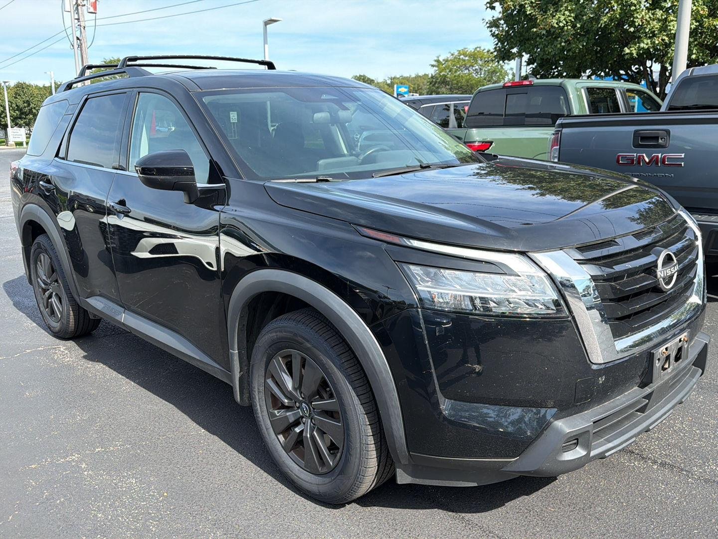 Used 2022 Super Black Nissan SV image 3