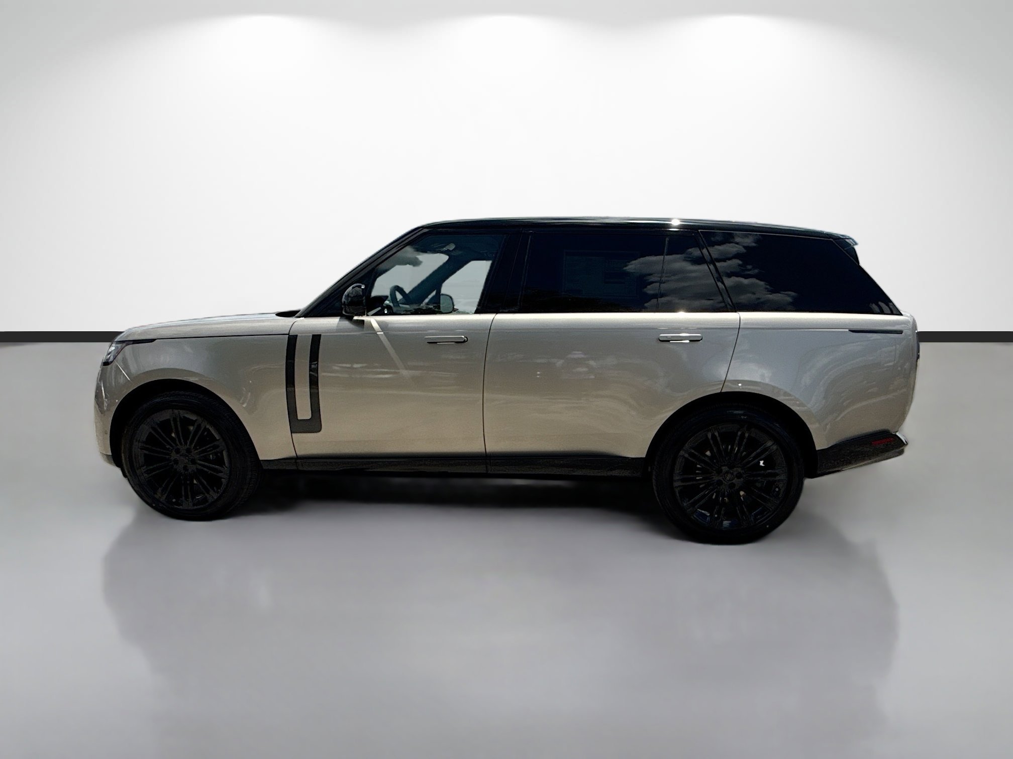 New 2026 Batumi Gold Land Rover SE image 2