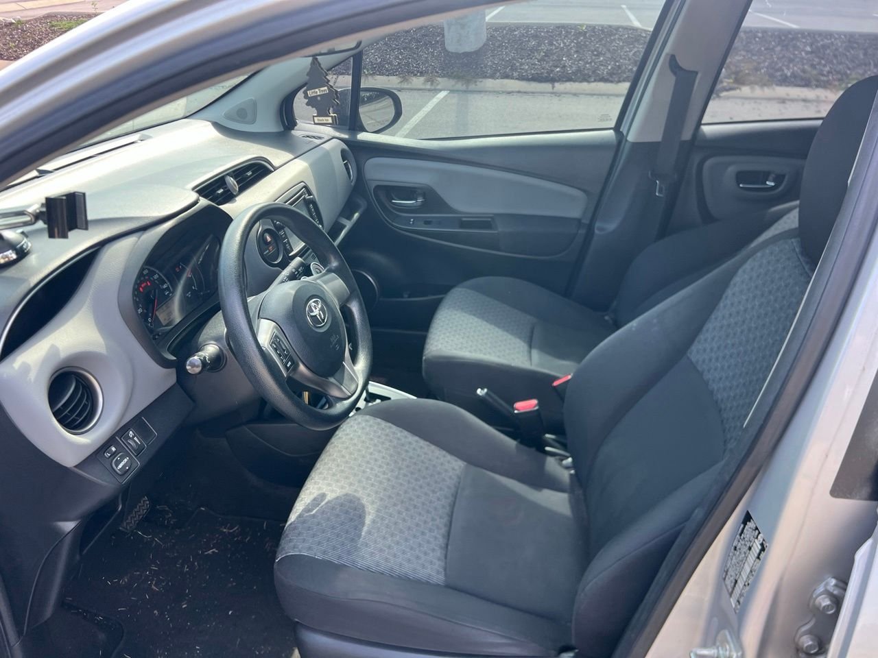 Used 2015 Silver Toyota LE image 8