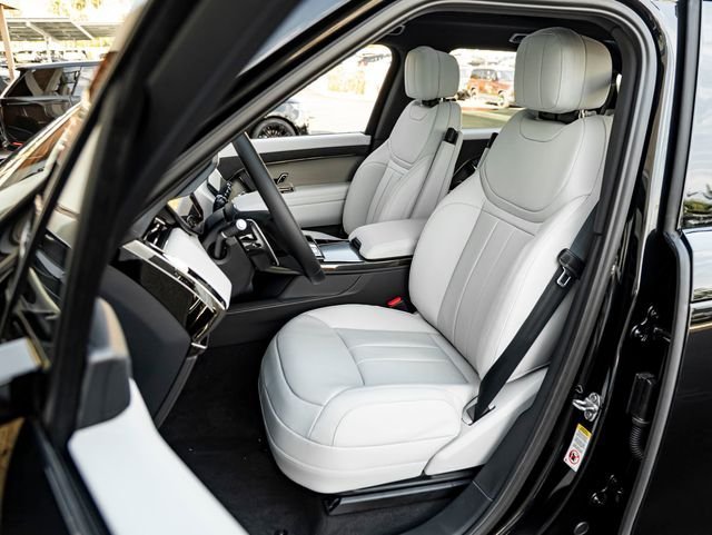 New 2026 Santorini Black LAND ROVER SE image 13