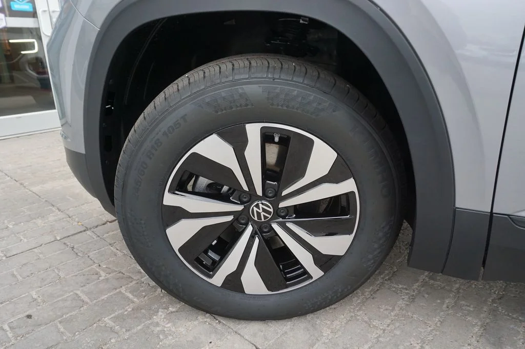 New 2026 Silver Volkswagen 2.0T SE image 29