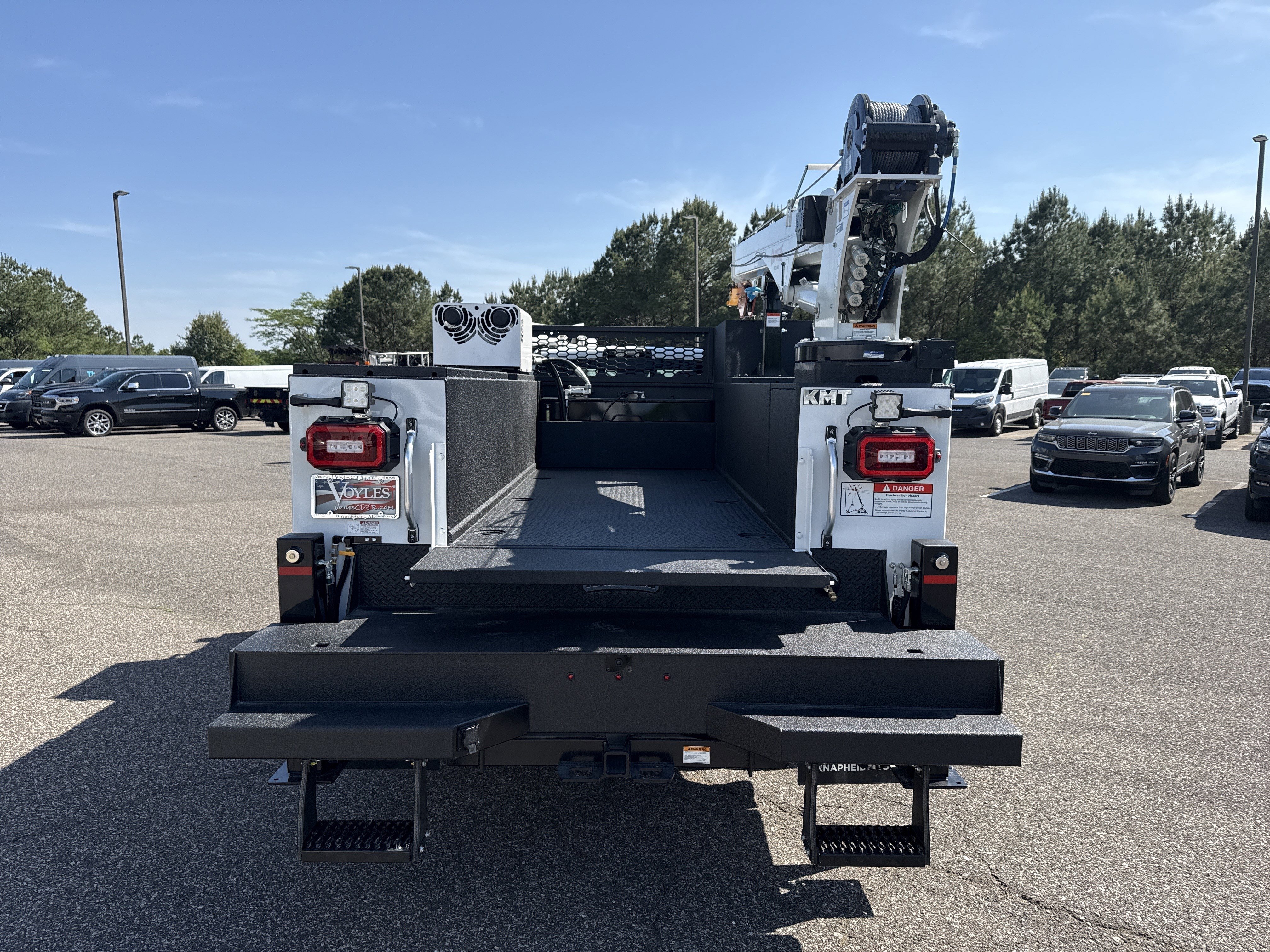 New 2026 Bright White Clear-Coat Exterior Paint RAM Tradesman image 23