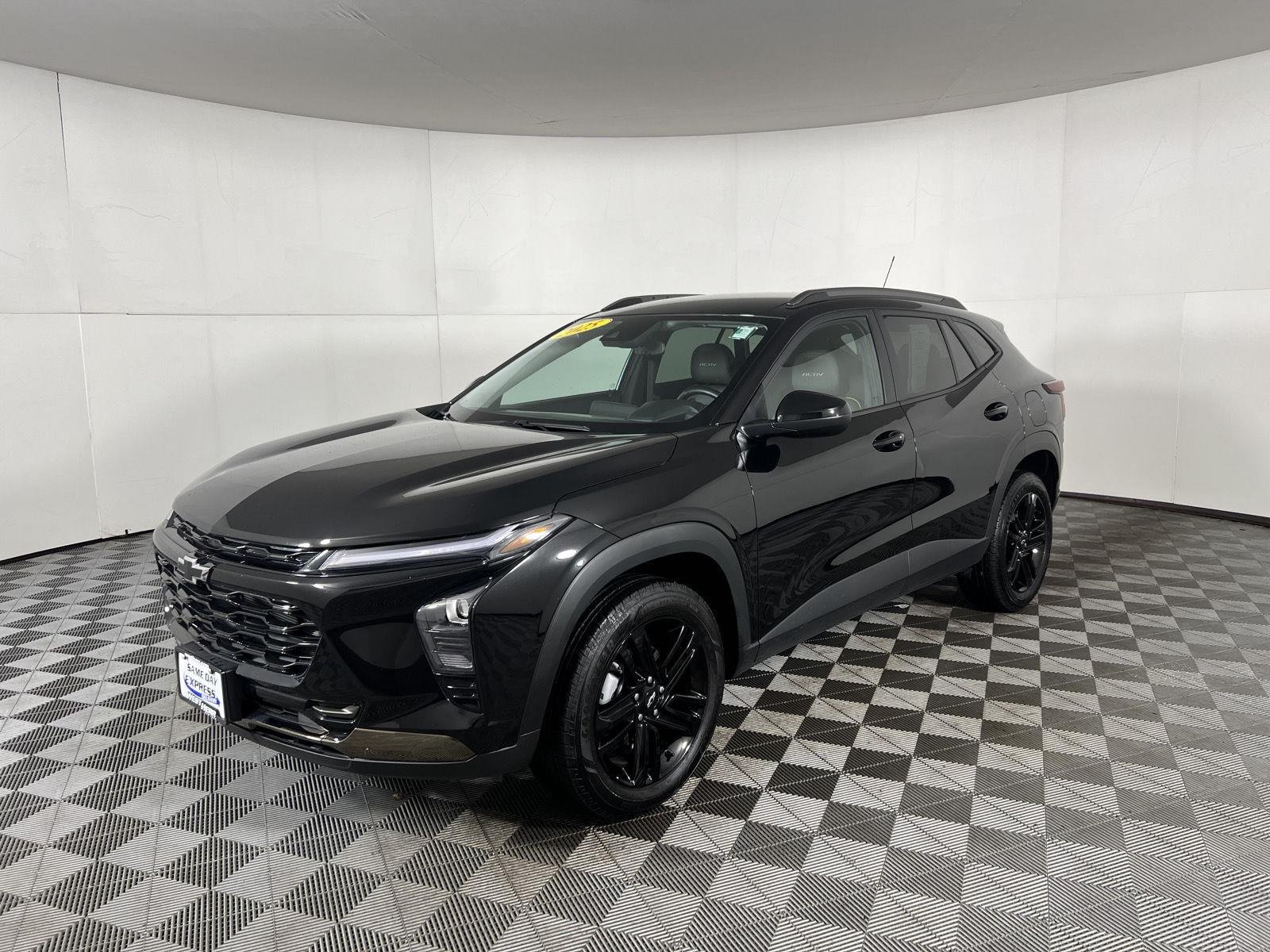 Used 2025 Mosaic Black Metallic Chevrolet ACTIV image 4