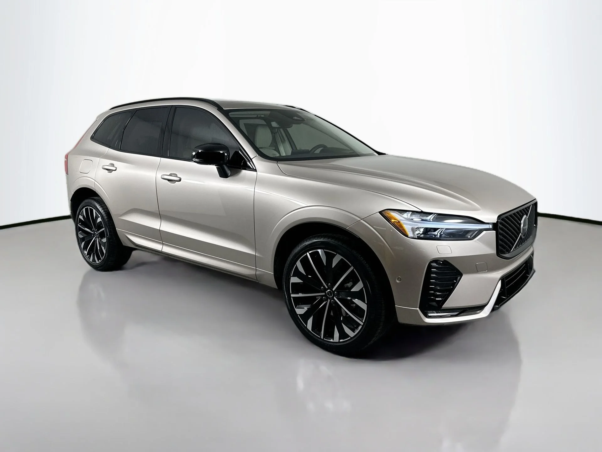 New 2026 Bright Dusk Volvo Ultra image 3