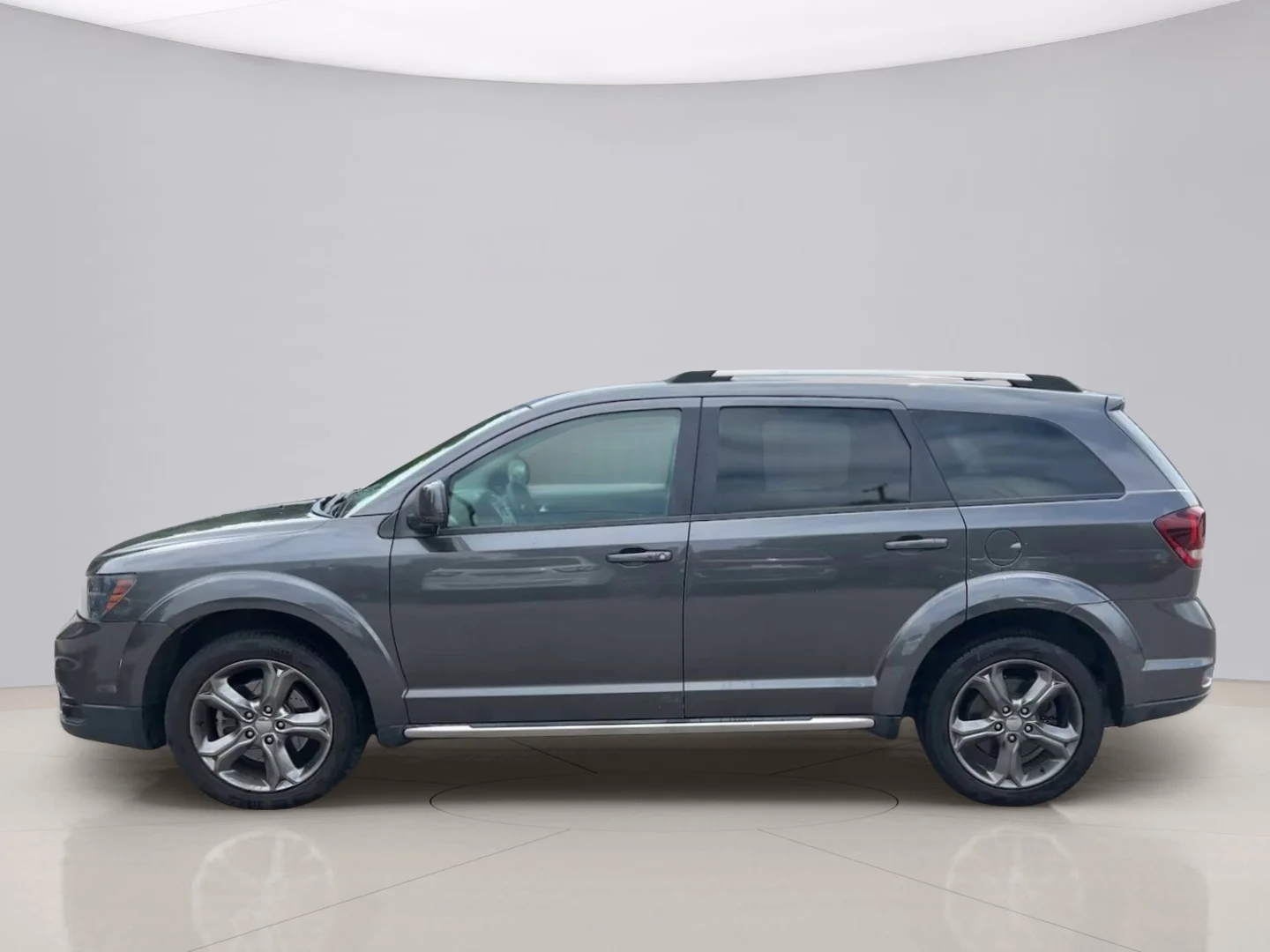 Used 2015 Gray Dodge CROSSROAD image 3