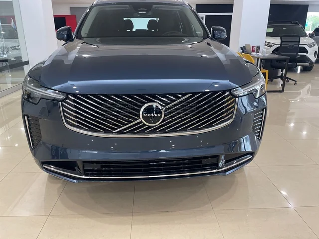 2025 Volvo XC90 Plug-In Hybrid T8 Plus