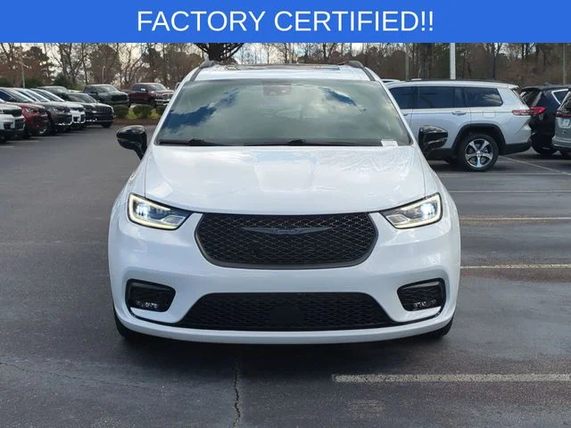 Used 2025 White Chrysler Limited image 8