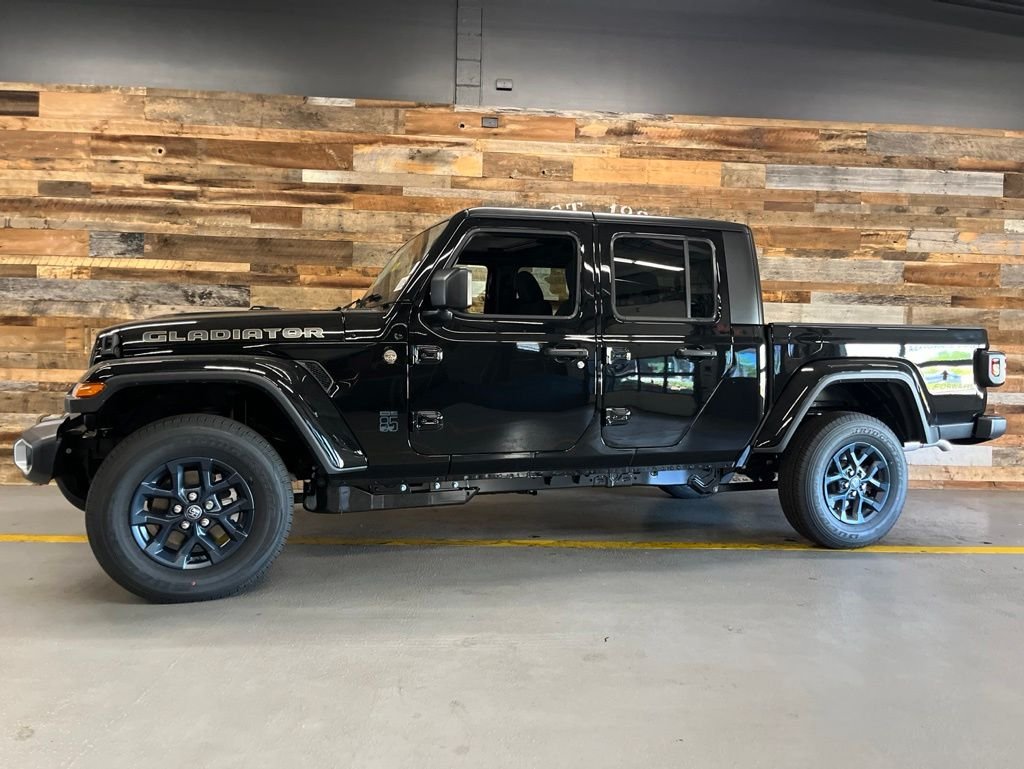 New 2026 Black Clear-Coat Exterior Paint Jeep 85th Anniversary Edition image 7