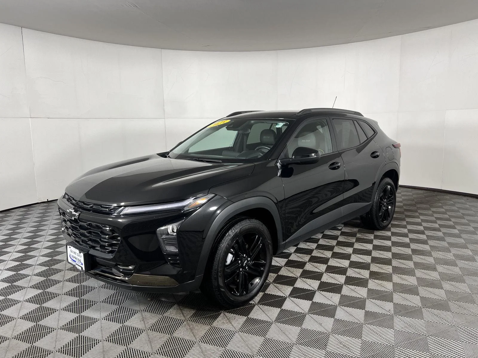 Used 2025 Mosaic Black Metallic Chevrolet ACTIV image 4