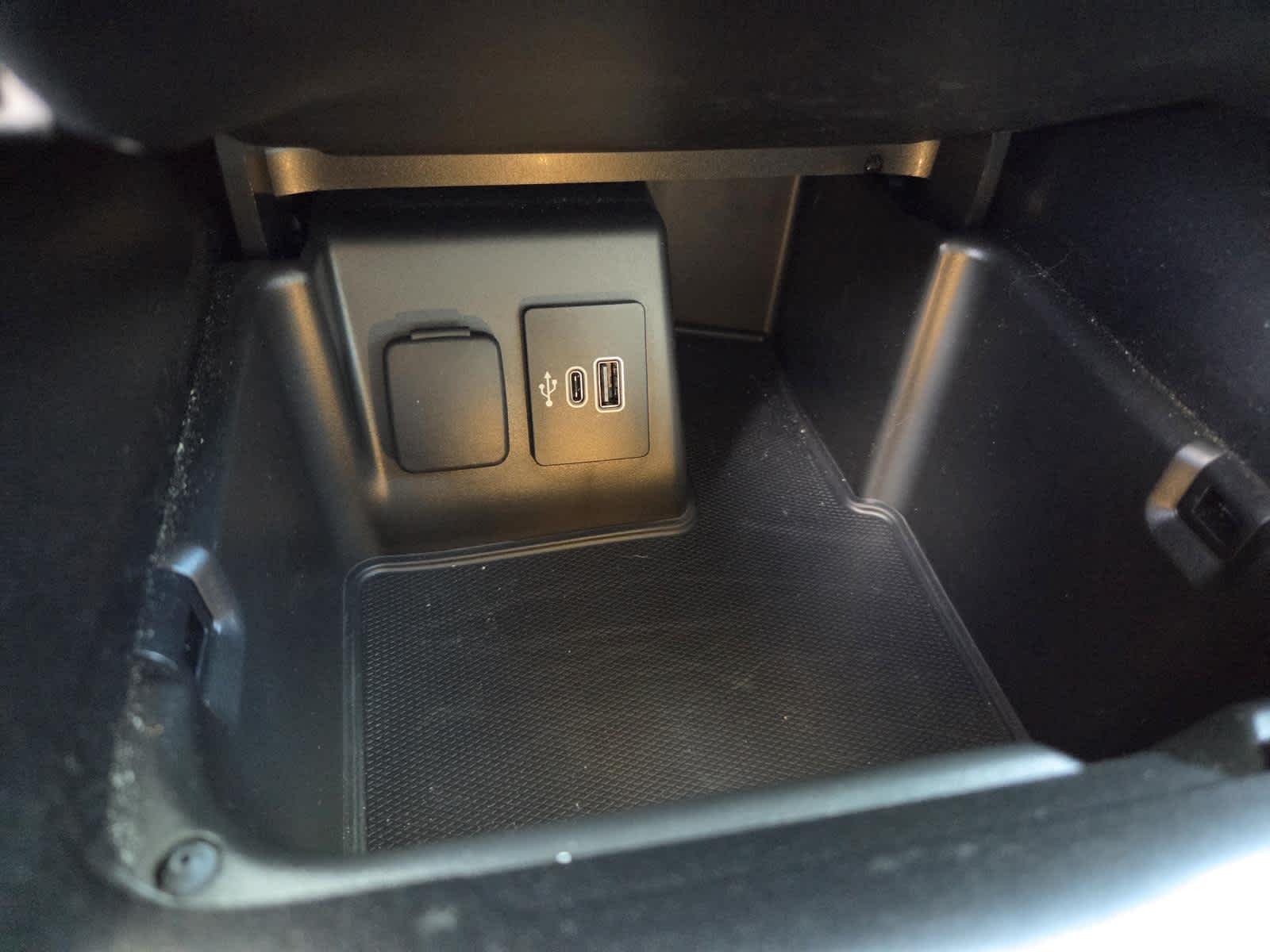 Used 2025 Space White Metallic Ford Active image 23