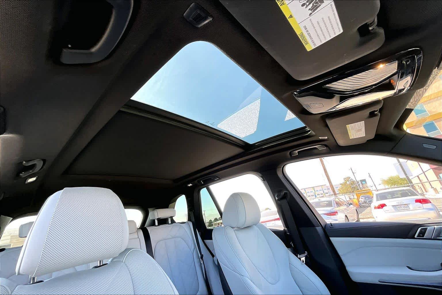 Used 2023 Phytonic Blue Metallic BMW sDrive40i image 13